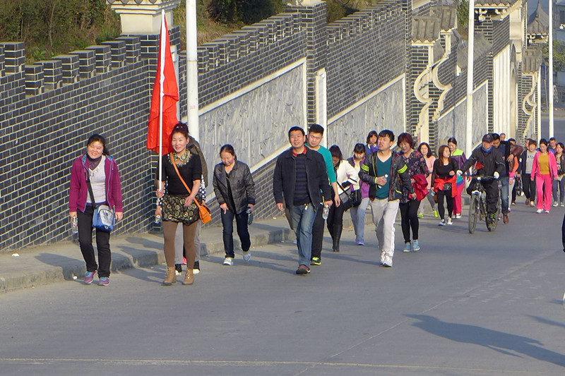 2015年3月8日寶業(yè)集團(tuán)開展“香溪洞-吉河徒步踏青活動(dòng)”慶祝三八節(jié)！